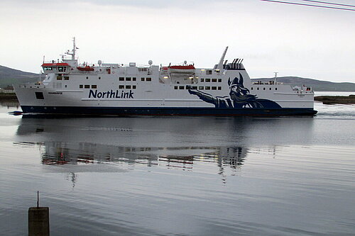 MV Hamnavoe entering Stromness Harbour, by Reading Tom.